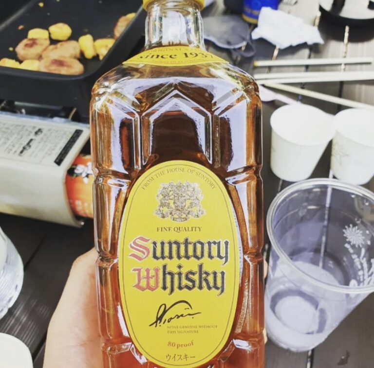산토리 가쿠빈 (Suntory Kakubin) – 하이볼의 대명사, 깔끔한 청량감의 재패니즈 위스키