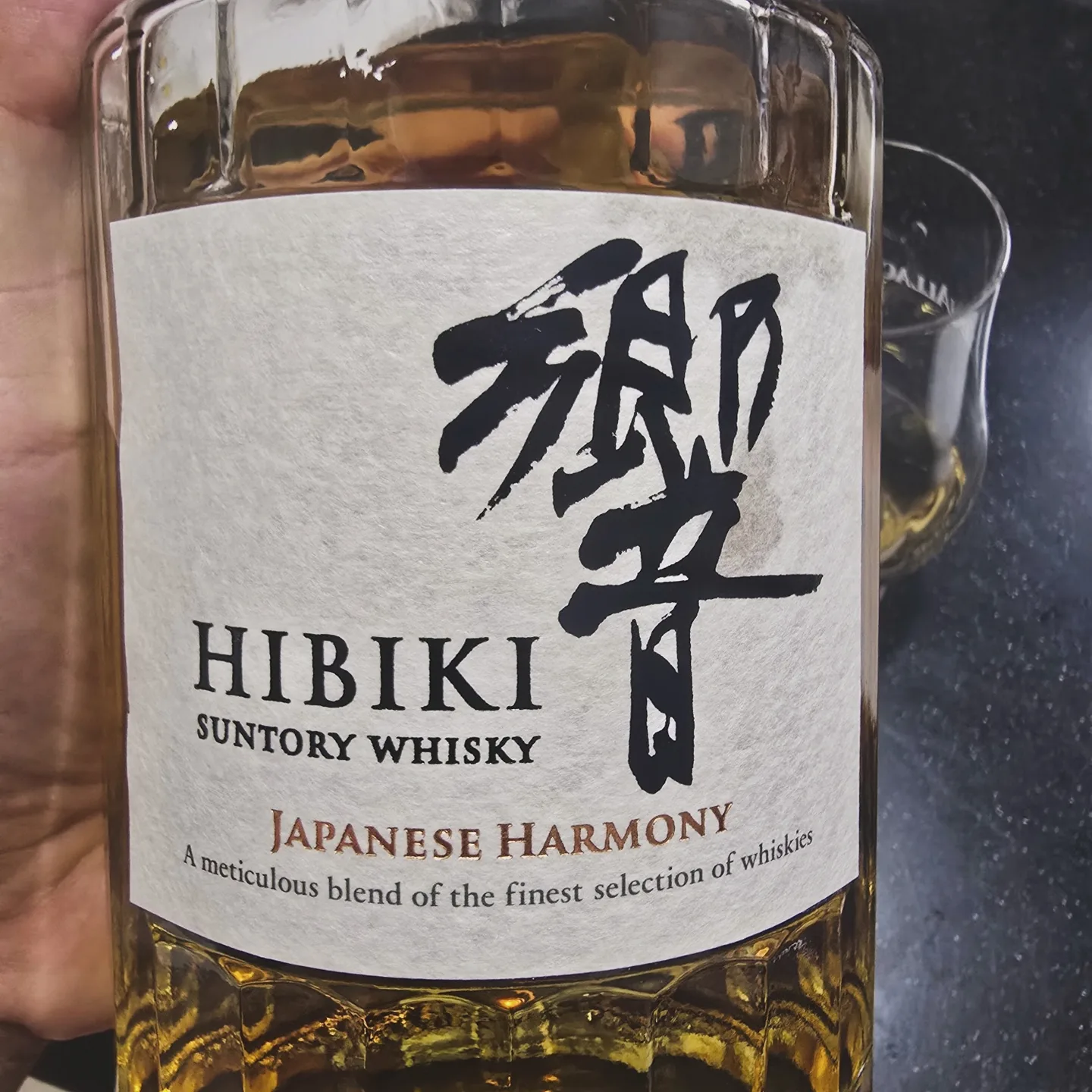 히비키 재패니즈 하모니 (Hibiki Japanese Harmony) - 화려한 아로마와 섬세한 밸런스의 재패니즈 위스키 - 사진 1