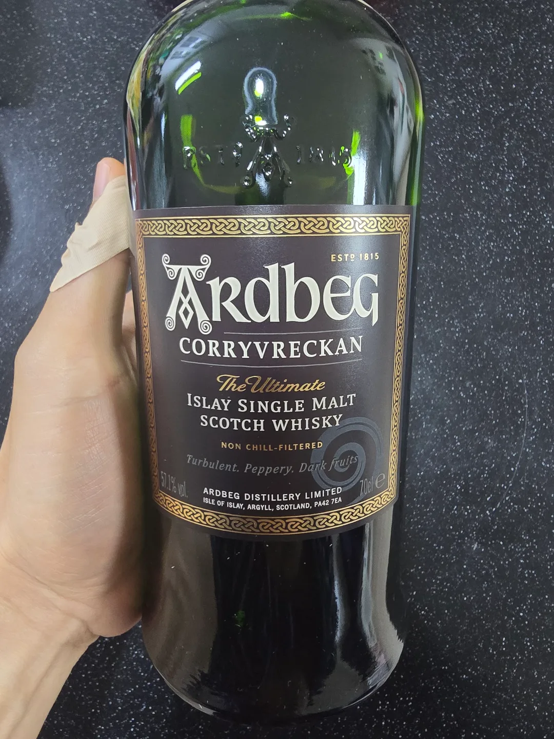 아드벡 코리브라칸 vs 스모크 트레일 (Ardbeg Corryvreckan vs Smoketrails) - 강렬한 피트와 해산물 페어링의 정수 - 사진 3