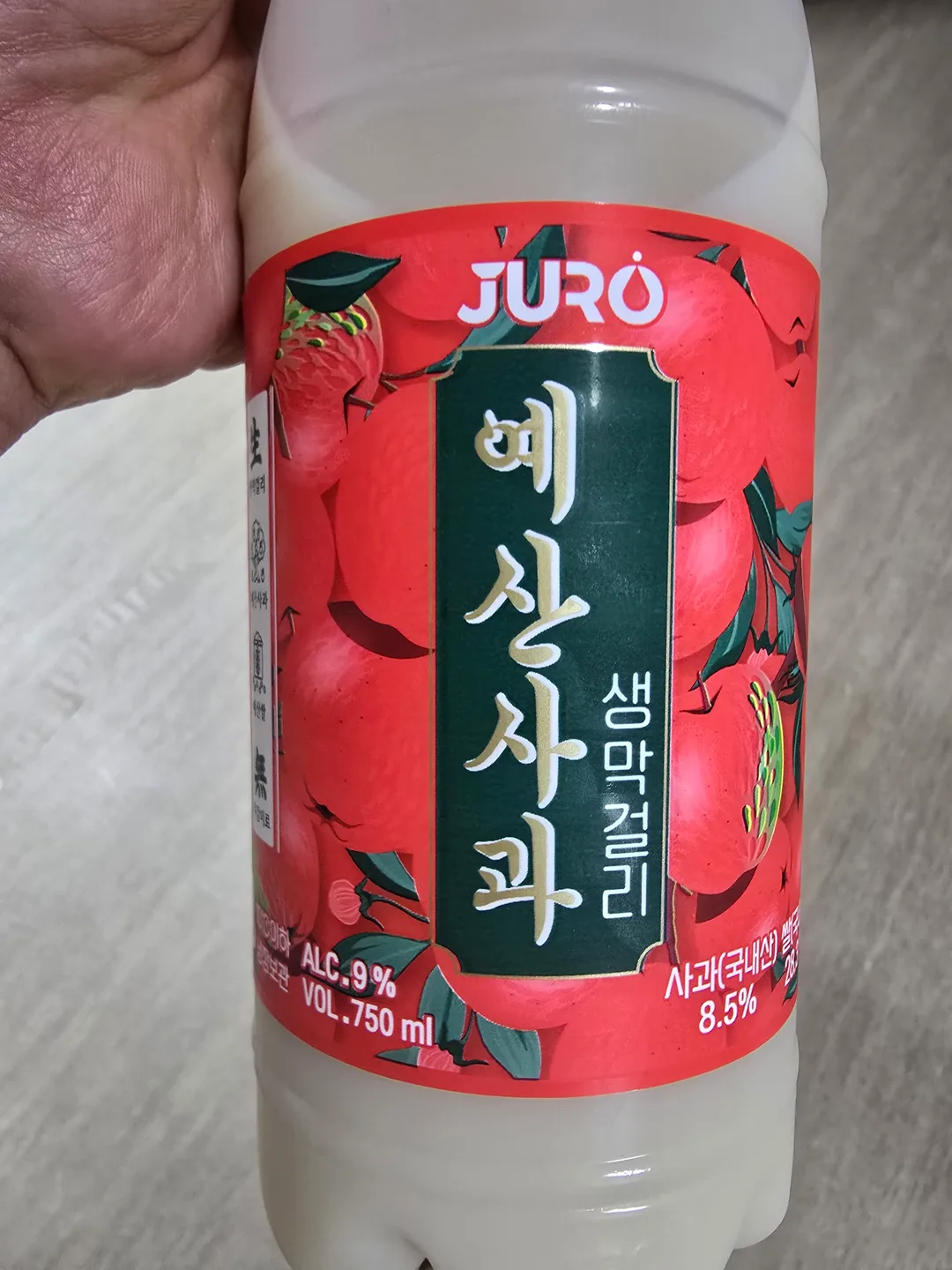 예산사과 막걸리 - 9도 도수감과 사과 향의 조화를 살핀 솔직 테이스팅 - 사진 1