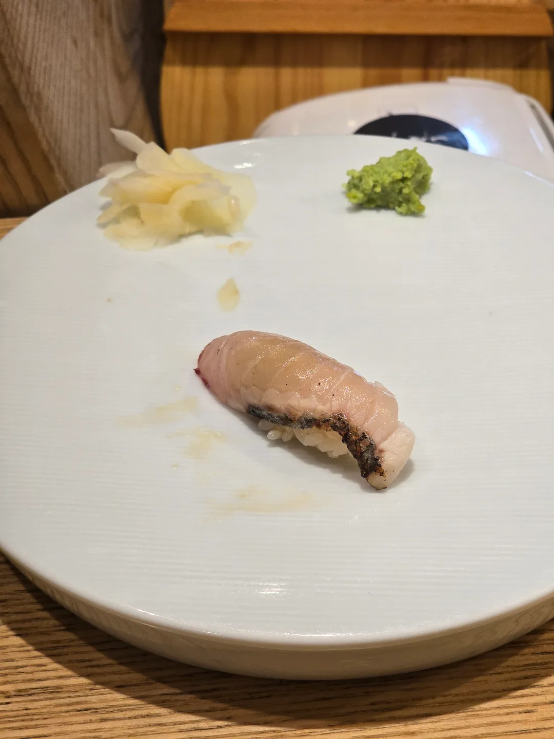 옥토모어 14.1 (Octomore 14.1) - 강렬한 피트 속 감춰진 오묘한 단맛과 짠맛의 복합미 - 사진 2