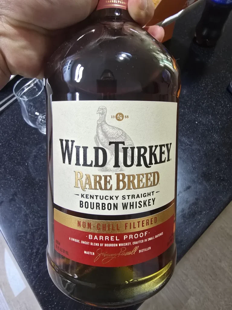 와일드터키 레어브리드 (Wild Turkey Rare Breed) - 강렬한 타격감 뒤에 찾아오는 부드러운 바닐라 풍미 - 사진 1