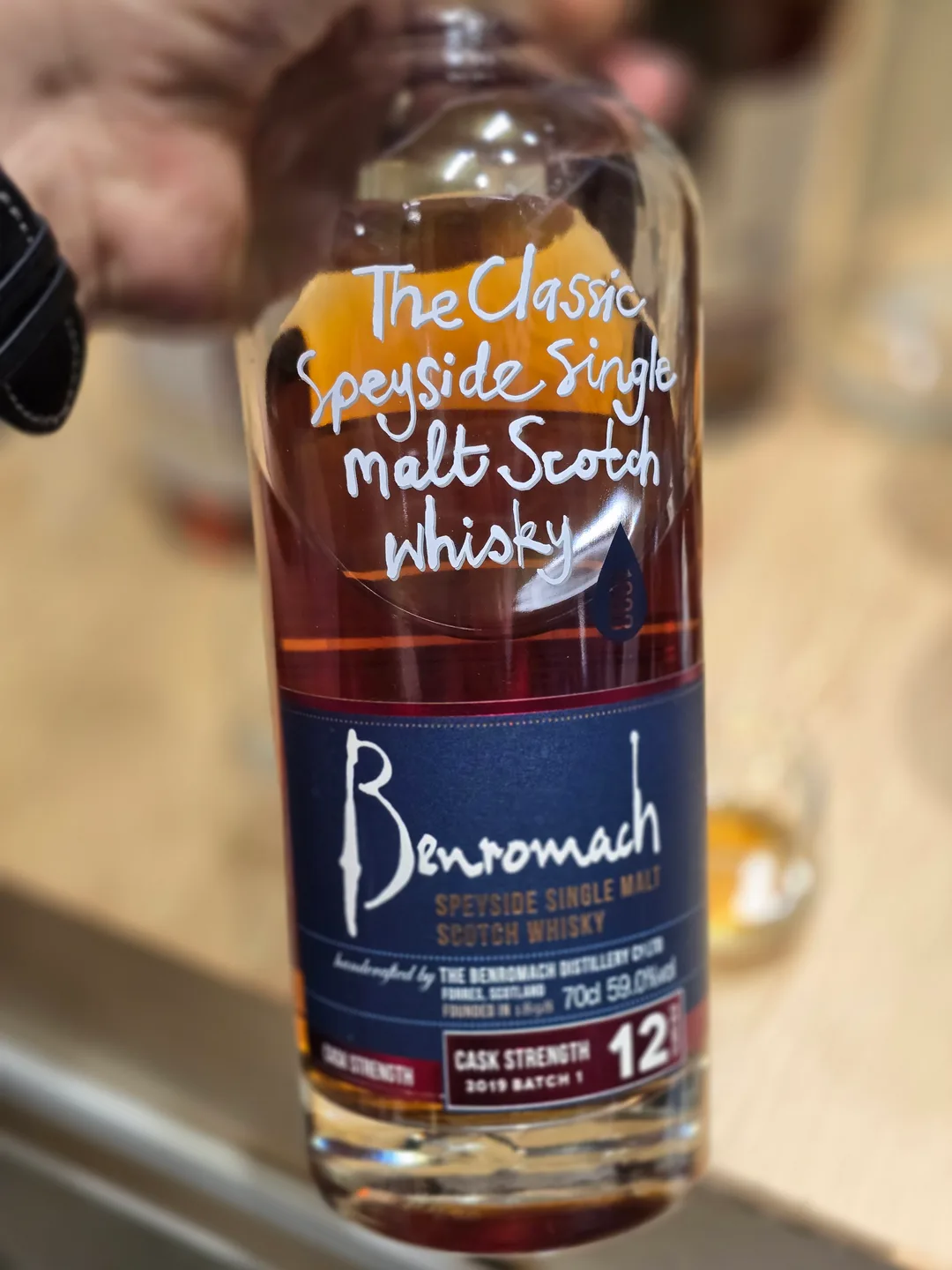 벤로막12년 캐스크 스트렝스 (Benromach 12 Years Old Cask Strength) – 높은 도수가 선사하는 짙은 스모크와 묵직한 풍미