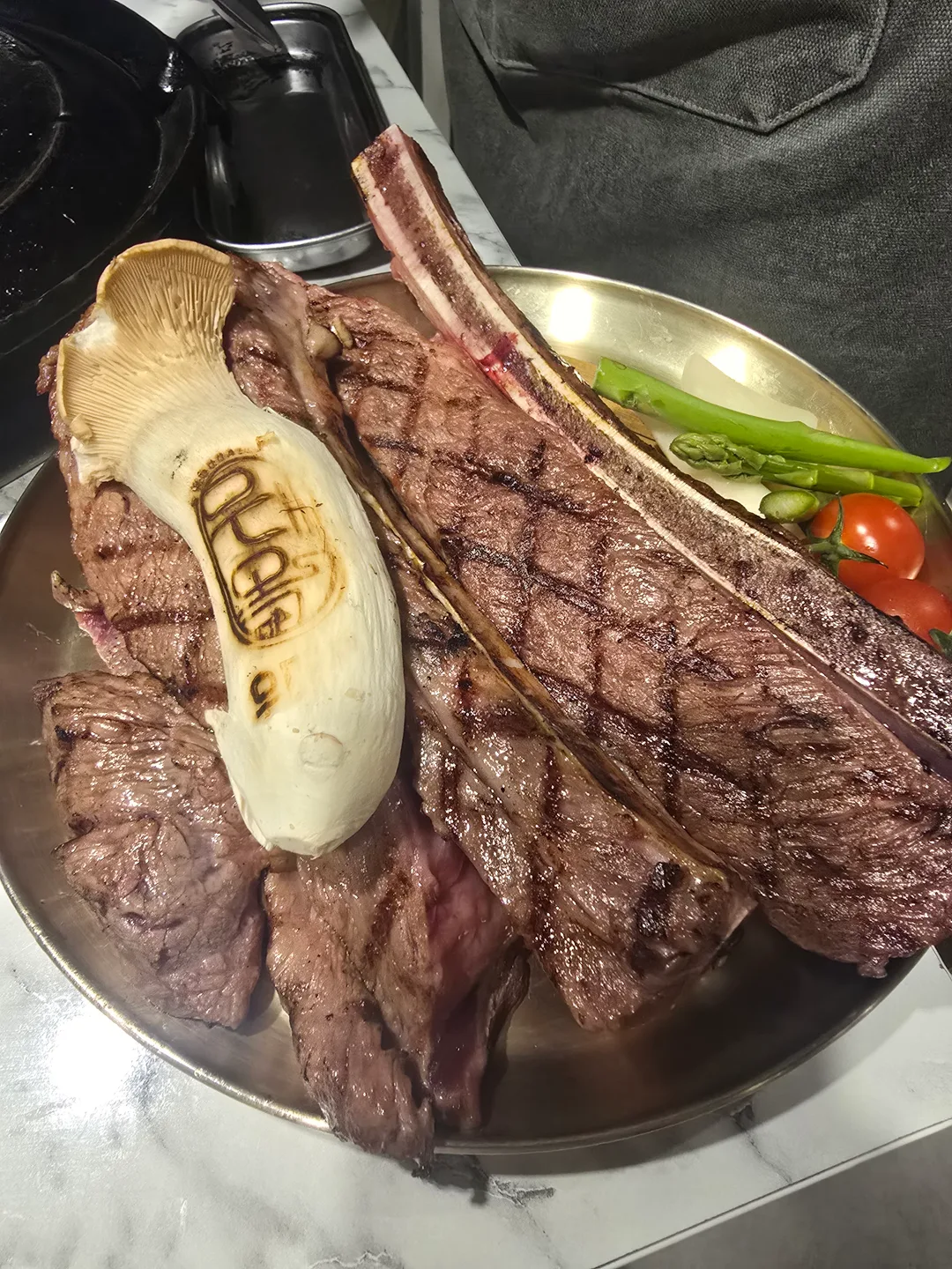 우대옥 꽃갈비 – 직원 그릴링과 깔끔한 상차림이 돋보이는 사당역 고깃집